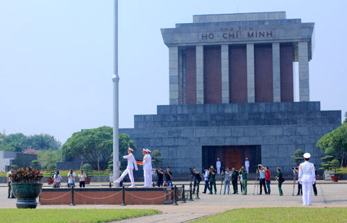 Chính thức treo cờ rủ để tang Đại tướng - 3