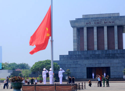 Chính thức treo cờ rủ để tang Đại tướng - 4