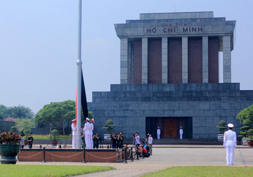 Chính thức treo cờ rủ để tang Đại tướng - 6