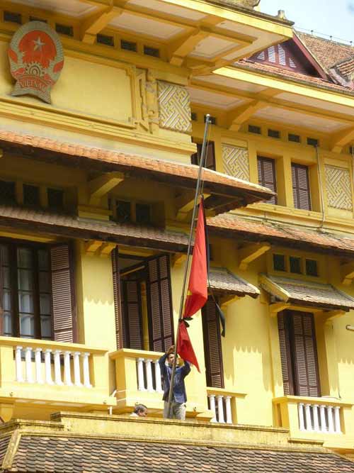 Chính thức treo cờ rủ để tang Đại tướng - 10