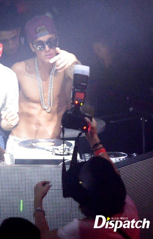 “Chộp” sao Hàn đi bar cùng Justin Bieber - 2