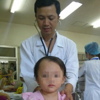 Sức khỏe đời sống - Bé 3 tuổi cấp cứu vì uống nhầm dầu hỏa