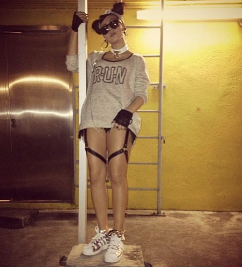 Bi Rain đính gai nhọn đầy người - 6