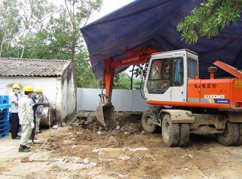 Vụ chôn thuốc sâu: Không gian đặc mùi thuốc - 3