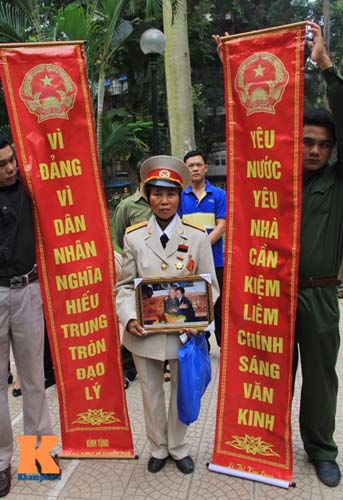 Ảnh: Người dân nghẹn ngào viếng Đại tướng - 5