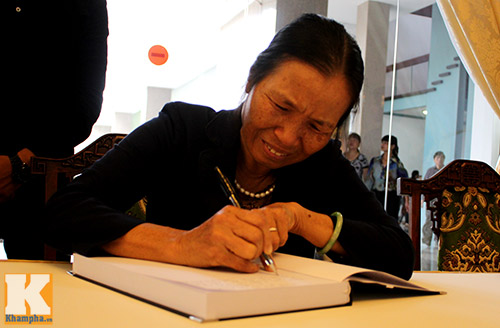 Ảnh: Người dân nghẹn ngào viếng Đại tướng - 17