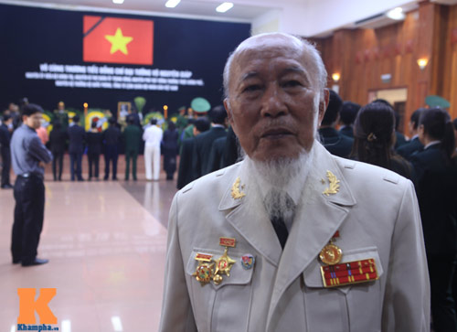 Ảnh: Người dân nghẹn ngào viếng Đại tướng - 16