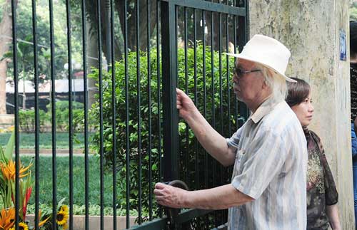 Ảnh: Người dân nghẹn ngào viếng Đại tướng - 9