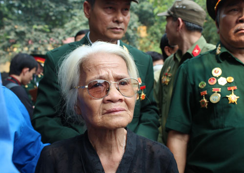 Ảnh: Người dân nghẹn ngào viếng Đại tướng - 4