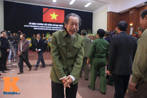 Ảnh: Người dân nghẹn ngào viếng Đại tướng - 12