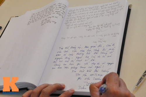 Nước mắt trong sổ tang Đại tướng Võ Nguyên Giáp - 1