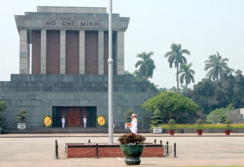 Hạ cờ rủ Quốc tang trên Quảng trường Ba Đình - 3