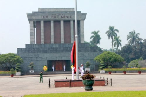 Hạ cờ rủ Quốc tang trên Quảng trường Ba Đình - 5