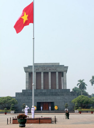 Hạ cờ rủ Quốc tang trên Quảng trường Ba Đình - 7