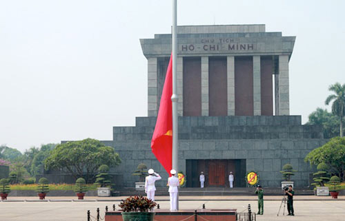 Hạ cờ rủ Quốc tang trên Quảng trường Ba Đình - 6