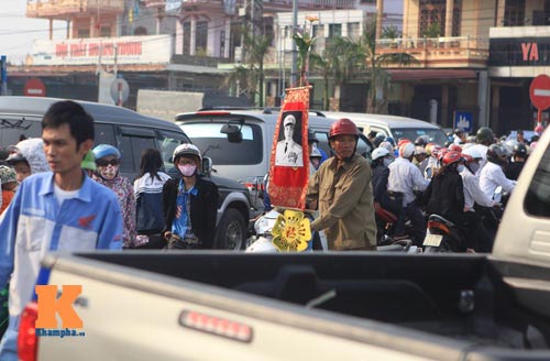 Đường đến Vũng Chùa: Người, xe kẹt cứng - 4