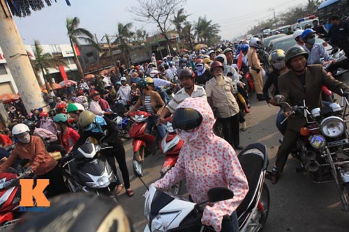 Đường đến Vũng Chùa: Người, xe kẹt cứng - 5