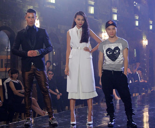 Chân dài lúng túng vì bị lửa táp - 2