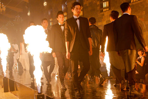 Chân dài lúng túng vì bị lửa táp - 5