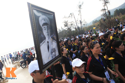 Vượt đèo, lội nước, lập bàn thờ Tướng Giáp - 2