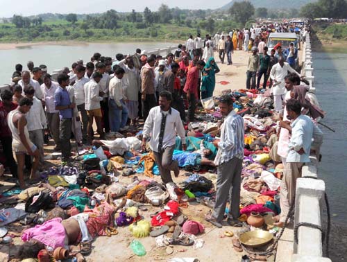 Ấn Độ: Giẫm đạp kinh hoàng, 91 người chết thảm - 1