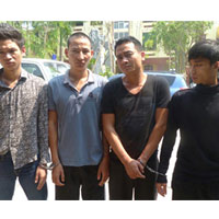 Pháp luật - Bắt 4 đối tượng nổ súng, cầm đao chém người