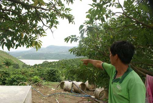 Đất nứt, xé toạc nhà dân cạnh hồ thủy điện - 6