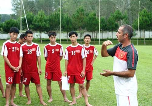 HLV U19 Việt Nam hạnh phúc khi chính thức gia hạn hợp đồng thêm 7 năm - 1