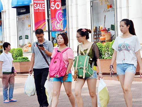 Hàng hóa ồ ạt giảm giá - 1