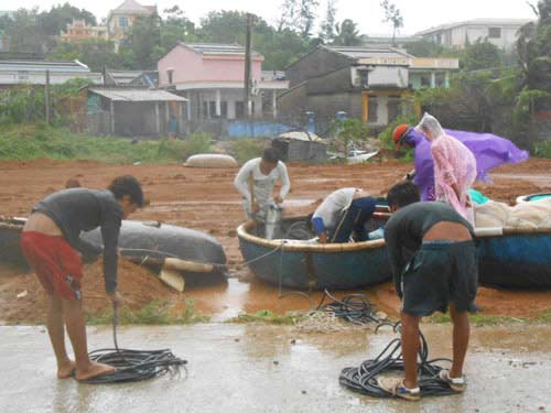 Dân đảo trắng đêm trong bóng tối trốn bão - 6