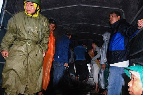 "Ai lơ là chống bão, coi chừng với tôi" - 2