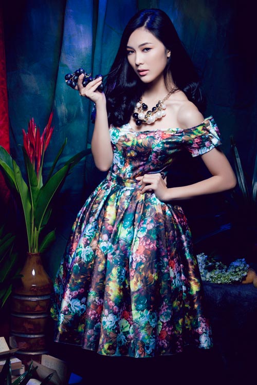 Hot girl Việt gợi cảm cùng cỏ hoa - 2