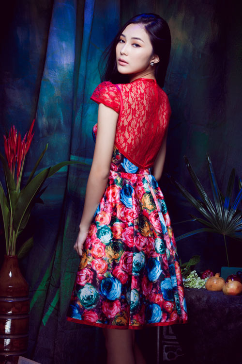 Hot girl Việt gợi cảm cùng cỏ hoa - 8