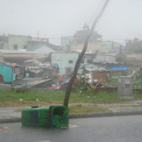 Tin tức trong ngày - Tâm bão Nari đã ở biên giới Việt - Lào