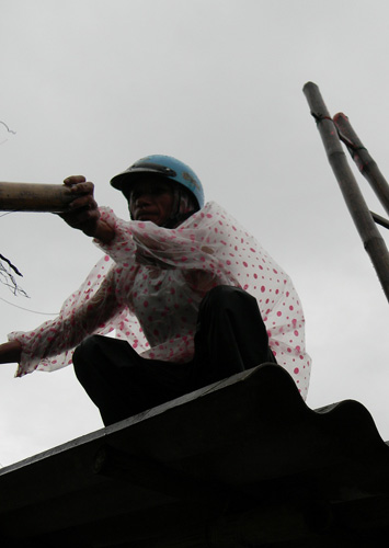 Nước mắt nơi tâm bão đi qua - 6