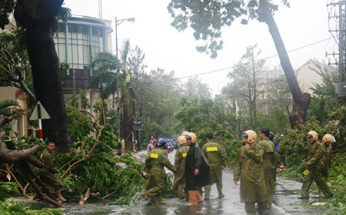 Nước mắt nơi tâm bão đi qua - 9