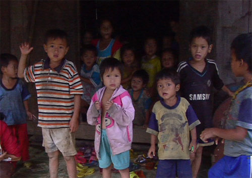 Quảng Ngãi: Núi nứt, người dân “tháo chạy” - 4