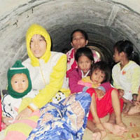 Tin tức trong ngày - TT-Huế: Cả thôn trốn bão trong ống cống