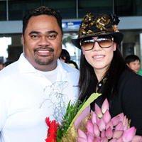 Ca nhạc - MTV - Vợ chồng Thu Phương rạng rỡ về nước