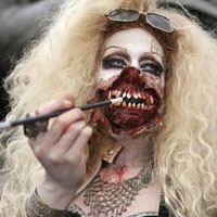 Phi thường - kỳ quặc - Kinh dị ngày hội ma quỷ trên đường phố