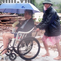 Tin tức trong ngày - Người dân Hà Tĩnh tất tả chạy lũ