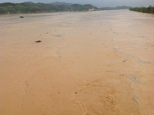 Bão, lũ lịch sử quần nát Quảng Bình - 2