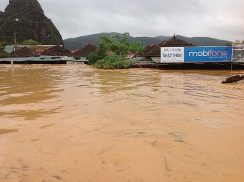 Bão, lũ lịch sử quần nát Quảng Bình - 3