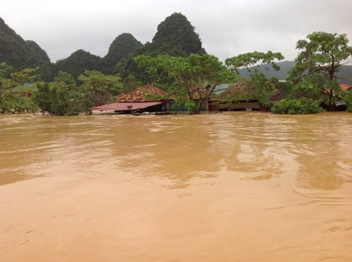 Bão, lũ lịch sử quần nát Quảng Bình - 4