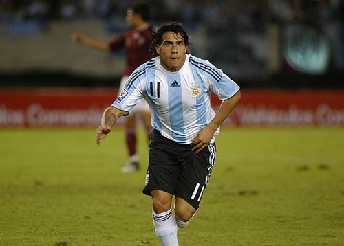 Khi người Argentina ghét Messi,  yêu Tevez - 2