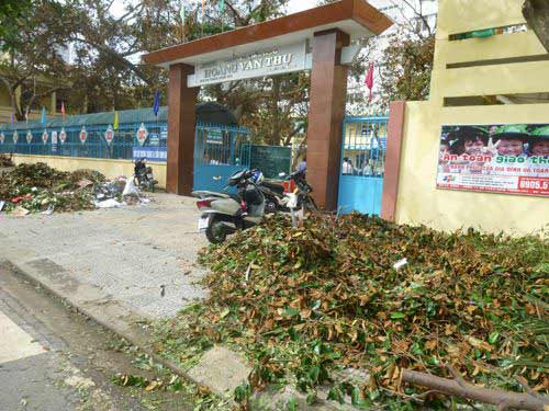 Đà Nẵng: Nhiều trường tan hoang sau bão số 11 - 1