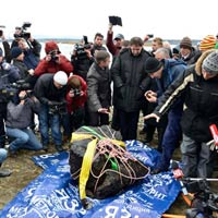 Tin tức trong ngày - Nga vớt thiên thạch từng làm 1200 dân bị thương