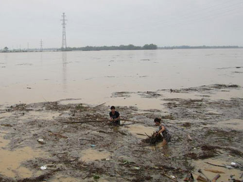 Lũ nhấn chìm nhà dân, 8 người chết và mất tích - 7