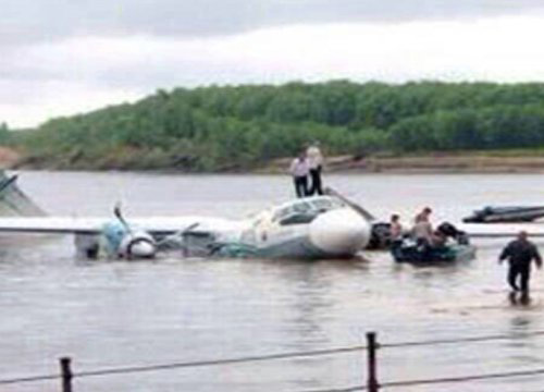 Tai nạn máy bay ở Lào: Thi thể văng xa 20 km - 1