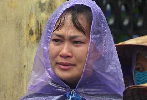 Chủ nợ siêu lừa khóc dưới mưa ngày tuyên án - 5